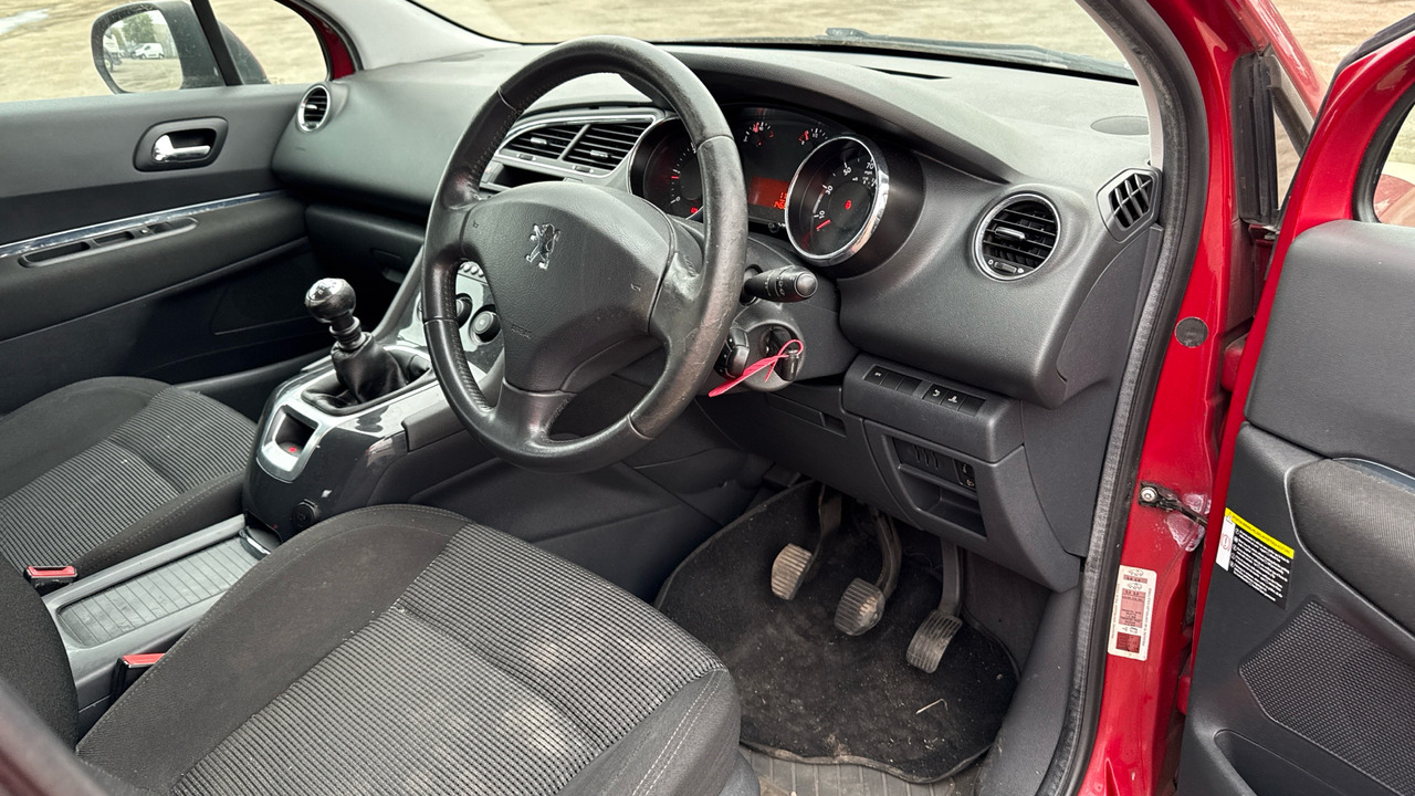 PEUGEOT 5008 2.0 HDI 150PS - מכונית: תמונה 5 PEUGEOT 5008 2.0 HDI 150PS - מכונית: תמונה 5