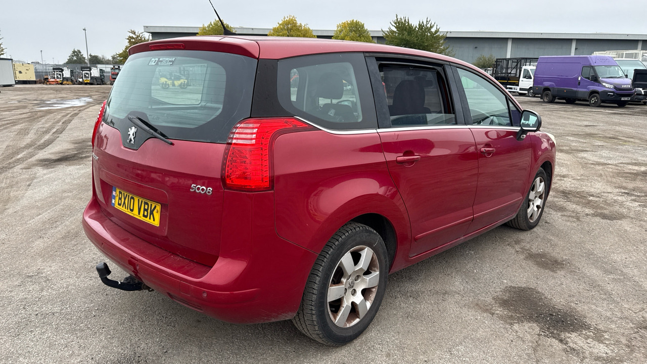 PEUGEOT 5008 2.0 HDI 150PS - מכונית: תמונה 4 PEUGEOT 5008 2.0 HDI 150PS - מכונית: תמונה 4