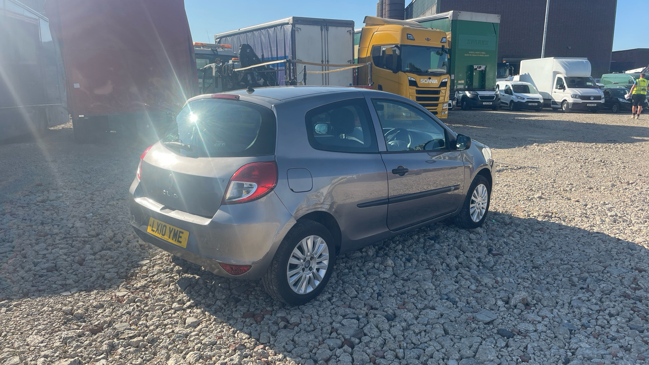 RENAULT CLIO 1.2 16V - האצ'בק: תמונה 4 RENAULT CLIO 1.2 16V - האצ'בק: תמונה 4