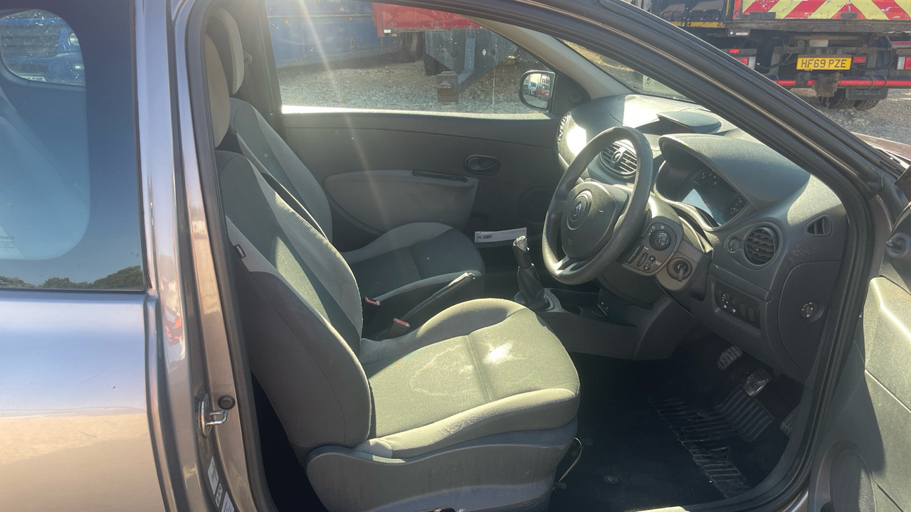 RENAULT CLIO 1.2 16V - האצ'בק: תמונה 5 RENAULT CLIO 1.2 16V - האצ'בק: תמונה 5