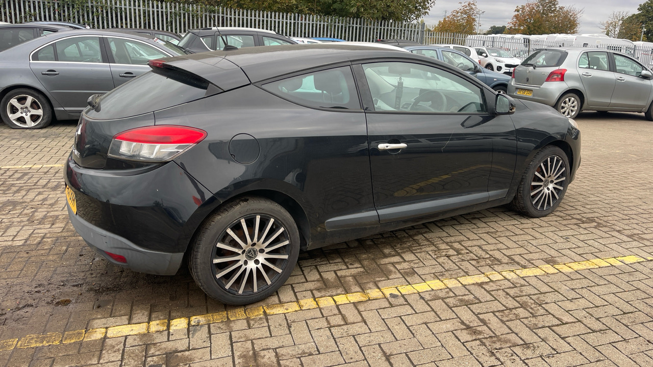 RENAULT MEGANE 1.6 DYNAMIQUE - האצ'בק: תמונה 4 RENAULT MEGANE 1.6 DYNAMIQUE - האצ'בק: תמונה 4