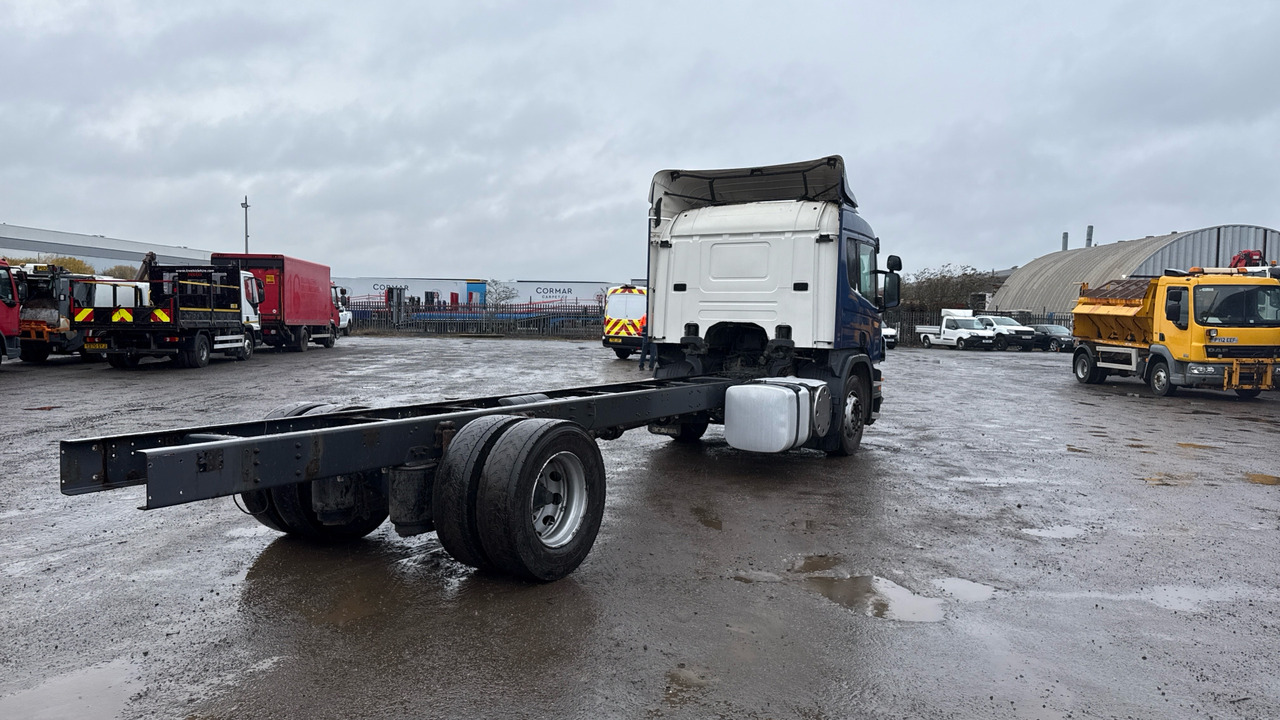 SCANIA P 230 - משאית עם שלדת תא: תמונה 4 SCANIA P 230 - משאית עם שלדת תא: תמונה 4