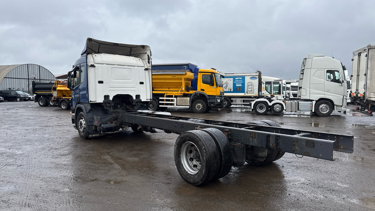 SCANIA P 230 - משאית עם שלדת תא: תמונה 3 SCANIA P 230 - משאית עם שלדת תא: תמונה 3