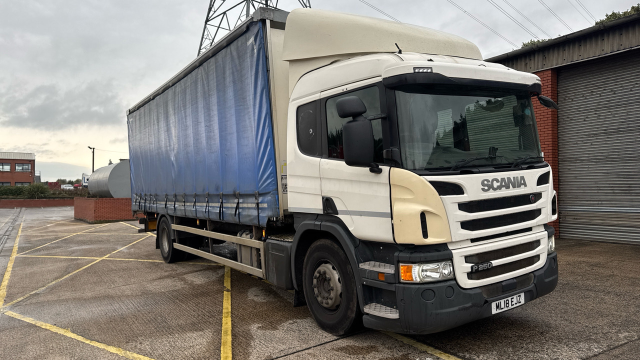 SCANIA P 250 - משאית וילונות צד: תמונה 1 SCANIA P 250 - משאית וילונות צד: תמונה 1