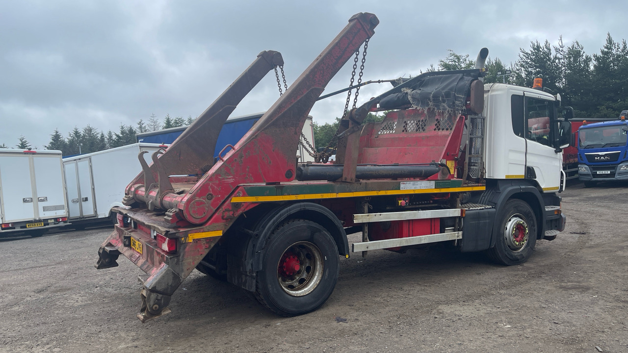 SCANIA P 250 - משאית דילוג העמסה: תמונה 4 SCANIA P 250 - משאית דילוג העמסה: תמונה 4