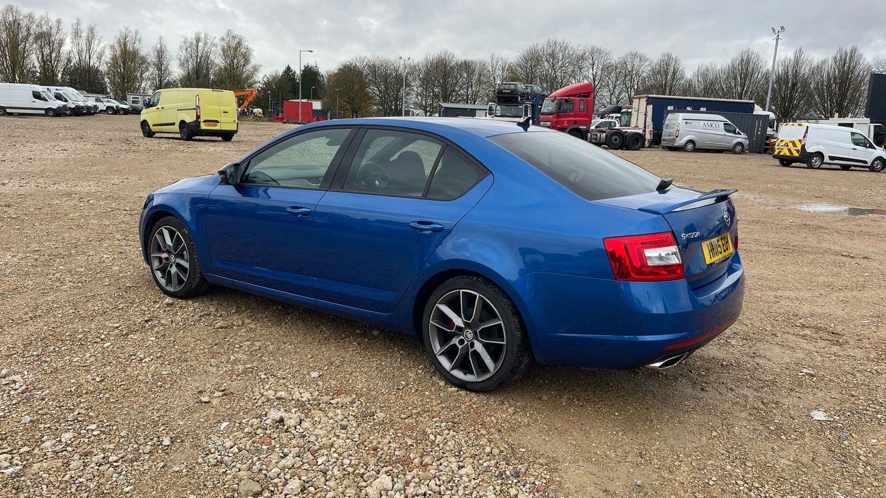 SKODA OCTAVIA 2.0 TDI - האצ'בק: תמונה 3 SKODA OCTAVIA 2.0 TDI - האצ'בק: תמונה 3