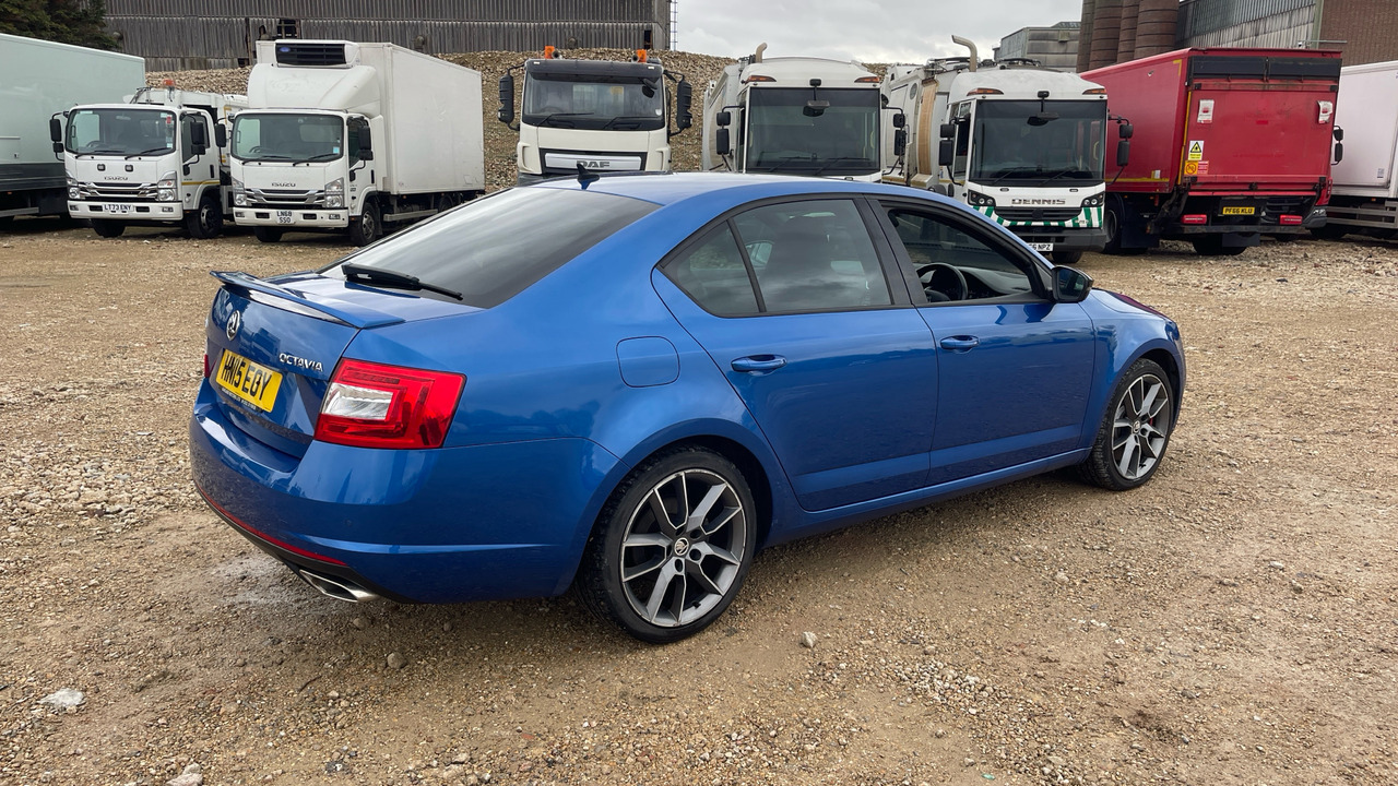 SKODA OCTAVIA 2.0 TDI - האצ'בק: תמונה 4 SKODA OCTAVIA 2.0 TDI - האצ'בק: תמונה 4