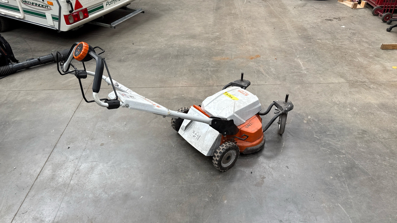 STIHL BR500 BACK PACK LEAF BLOWER - ציוד בנייה: תמונה 1 STIHL BR500 BACK PACK LEAF BLOWER - ציוד בנייה: תמונה 1