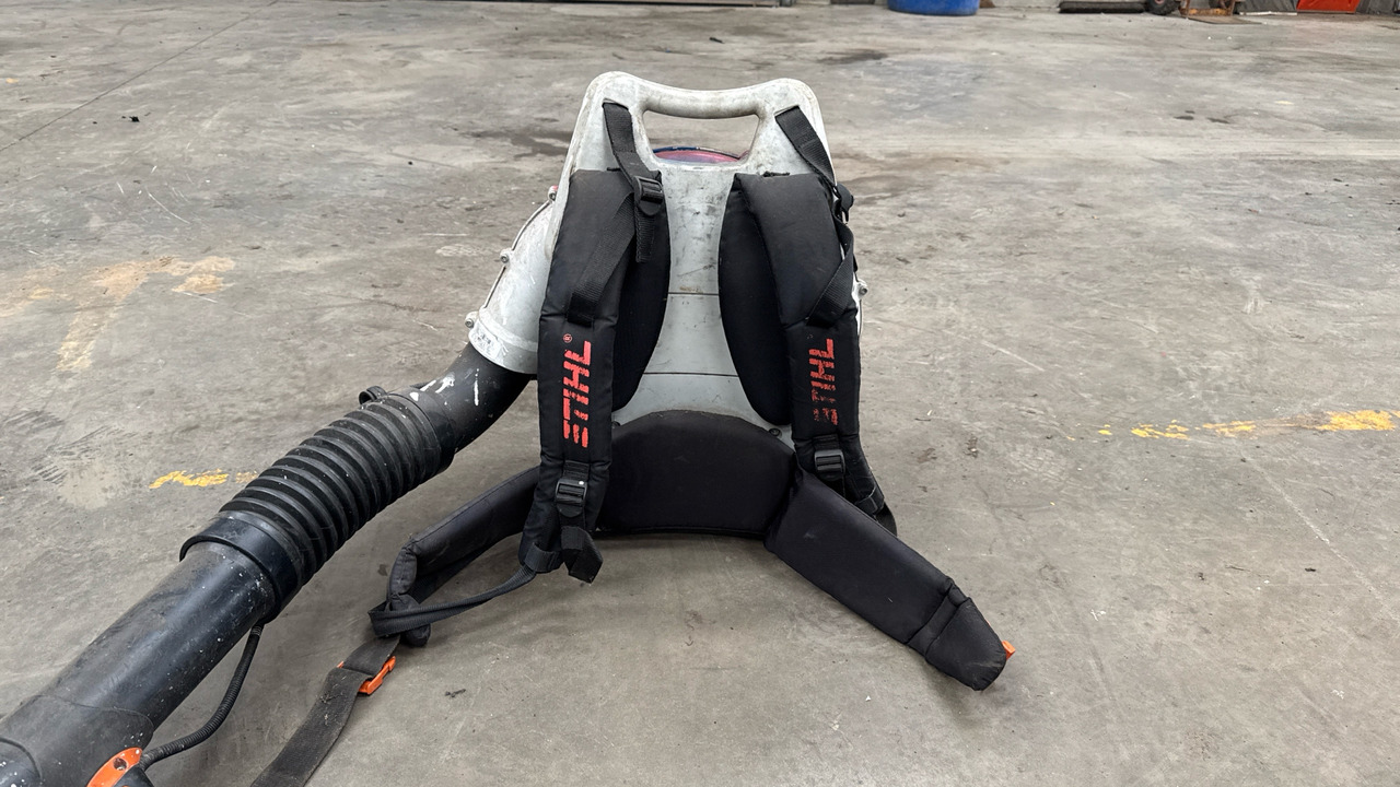 STIHL BR600 BACK PACK LEAF BLOWER - ציוד בנייה: תמונה 3 STIHL BR600 BACK PACK LEAF BLOWER - ציוד בנייה: תמונה 3