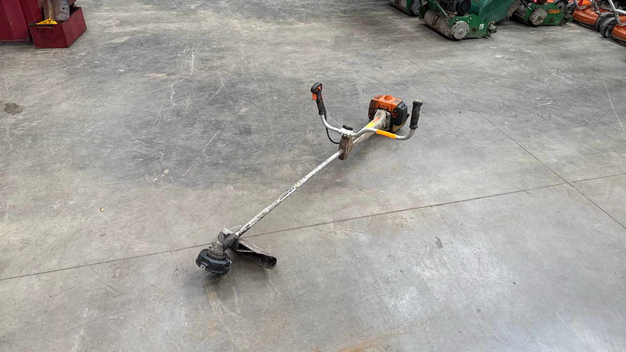 STIHL FS45C STRIMMER - ציוד בנייה: תמונה 2 STIHL FS45C STRIMMER - ציוד בנייה: תמונה 2