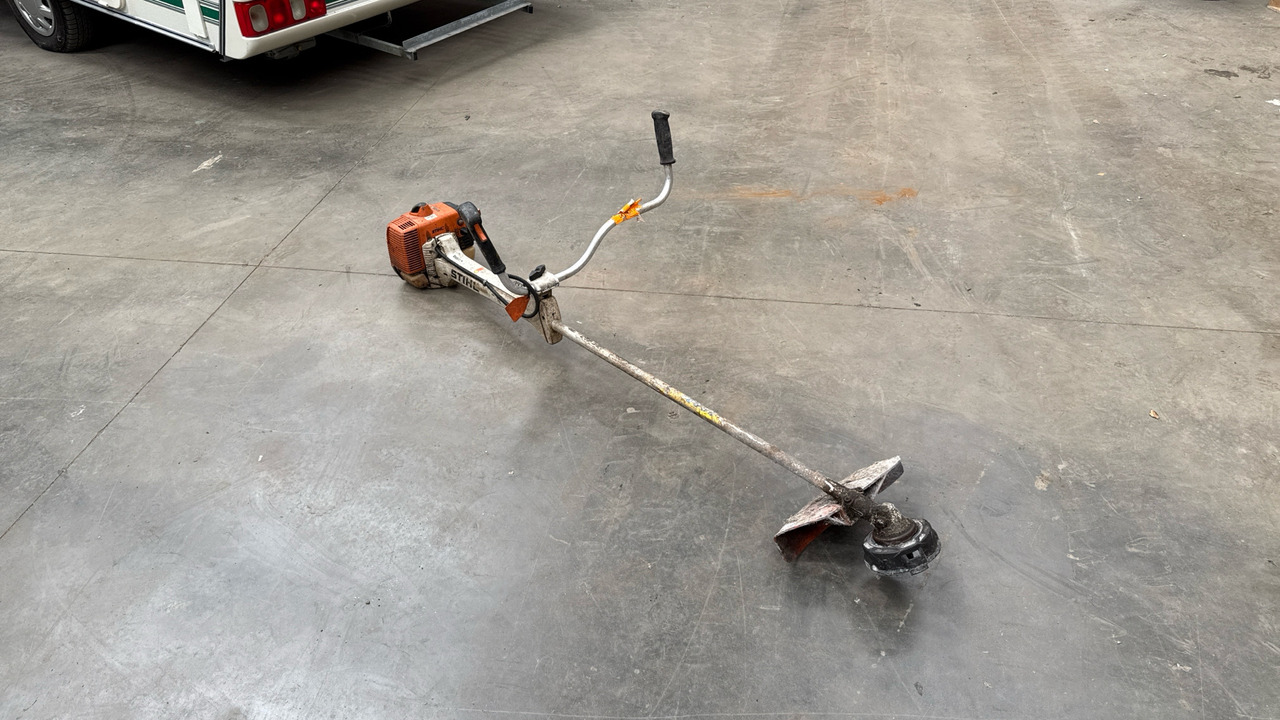 STIHL FS45C STRIMMER - ציוד בנייה: תמונה 3 STIHL FS45C STRIMMER - ציוד בנייה: תמונה 3