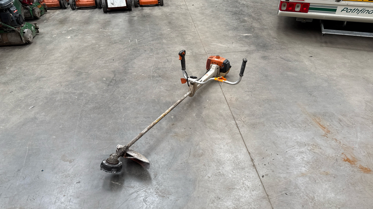 STIHL FS45C STRIMMER - ציוד בנייה: תמונה 2 STIHL FS45C STRIMMER - ציוד בנייה: תמונה 2