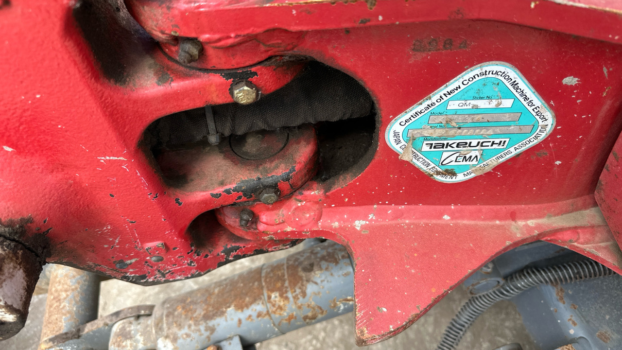 מיני מחפר TAKEUCHI TB216: תמונה 7