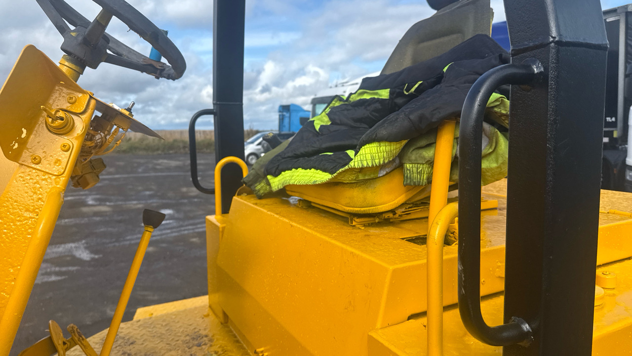 THWAITES 5 TONNE - מיני מסיר פסולת: תמונה 5 THWAITES 5 TONNE - מיני מסיר פסולת: תמונה 5