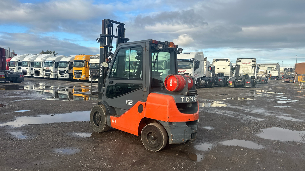 TOYOTA TONERO 30 - מכונות אחרות: תמונה 3 TOYOTA TONERO 30 - מכונות אחרות: תמונה 3