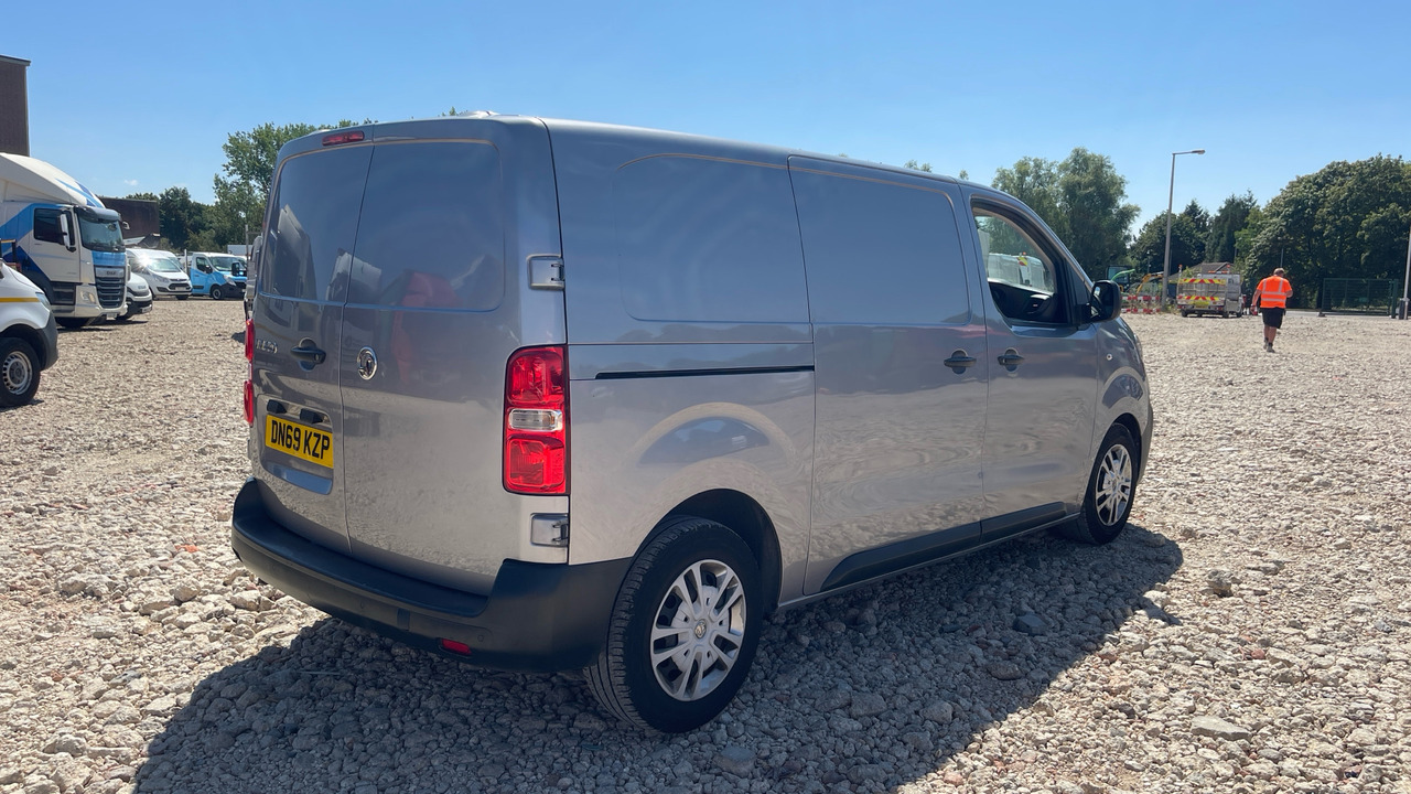 VAUXHALL VIVARO 2700 1.5 100PS - כלי רכב מסחרי קטן: תמונה 4 VAUXHALL VIVARO 2700 1.5 100PS - כלי רכב מסחרי קטן: תמונה 4