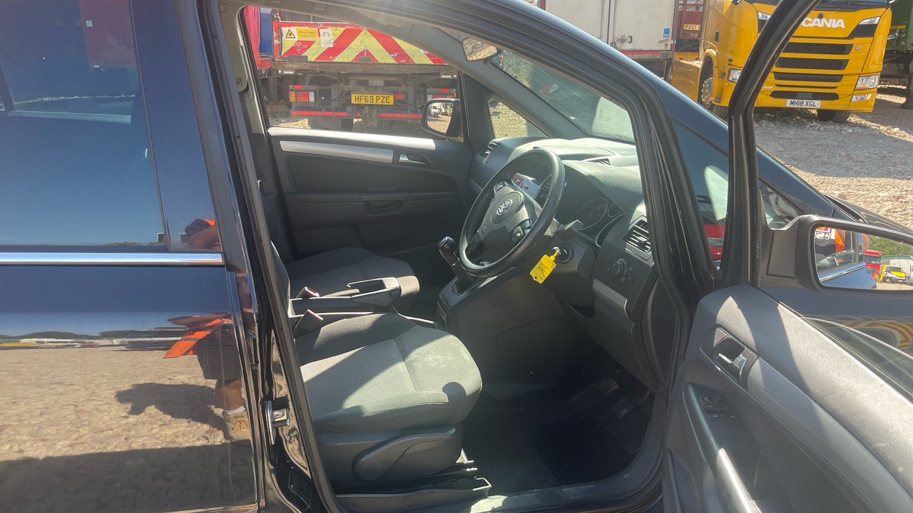 VAUXHALL ZAFIRA 1.7 CDTI - מכונית: תמונה 5 VAUXHALL ZAFIRA 1.7 CDTI - מכונית: תמונה 5