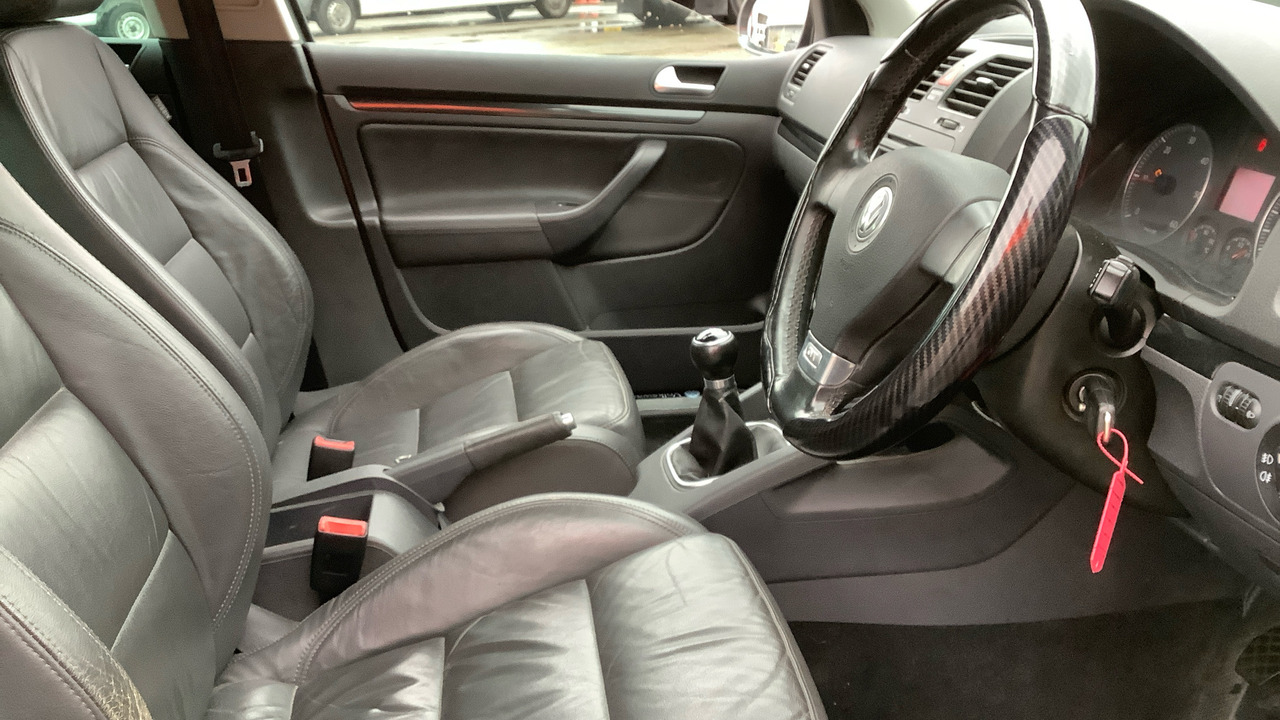 VOLKSWAGEN GOLF GT 2.0 TDI 140PS - האצ'בק: תמונה 5 VOLKSWAGEN GOLF GT 2.0 TDI 140PS - האצ'בק: תמונה 5