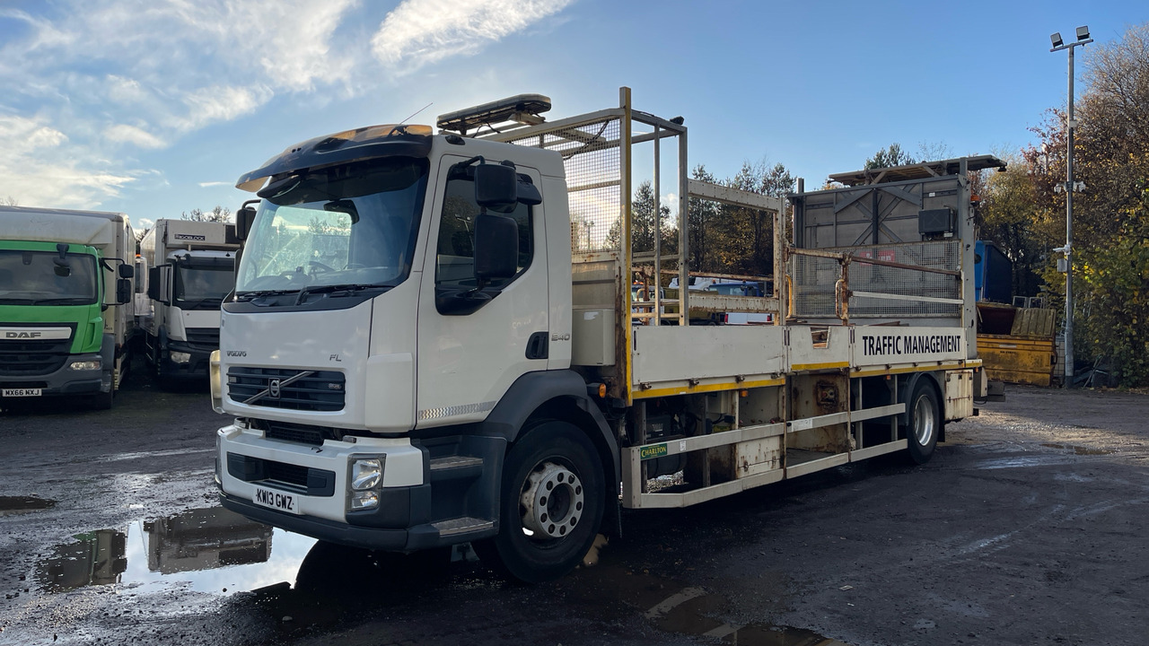VOLVO FL 240 - משאית צד נופל/ שטוחה: תמונה 2 VOLVO FL 240 - משאית צד נופל/ שטוחה: תמונה 2