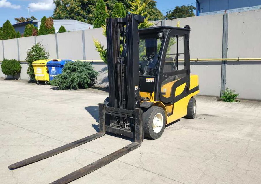 Yale GDP35VX - מלגזת סולר: תמונה 1 Yale GDP35VX - מלגזת סולר: תמונה 1