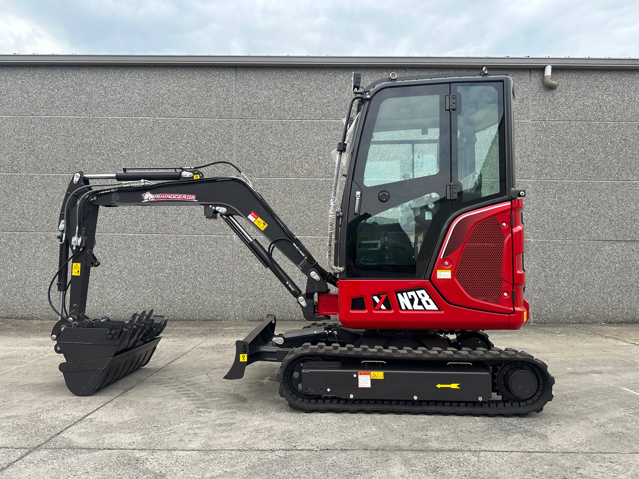 RHINOCEROS XN28 - מיני מחפר: תמונה 1 RHINOCEROS XN28 - מיני מחפר: תמונה 1