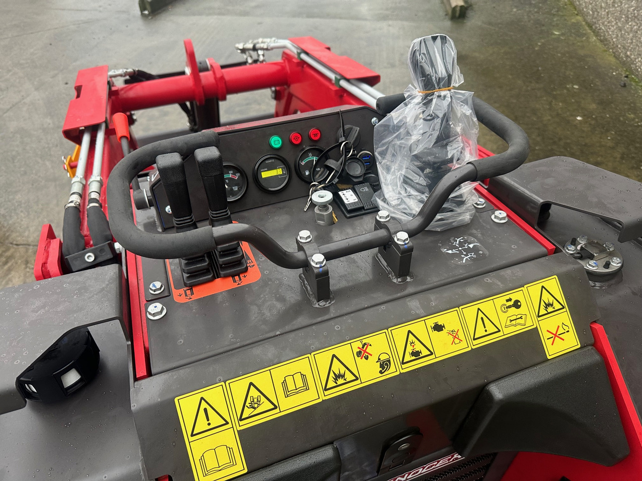 Rhinoceros KS925 - מעמיס היגוי החלקה: תמונה 3 Rhinoceros KS925 - מעמיס היגוי החלקה: תמונה 3