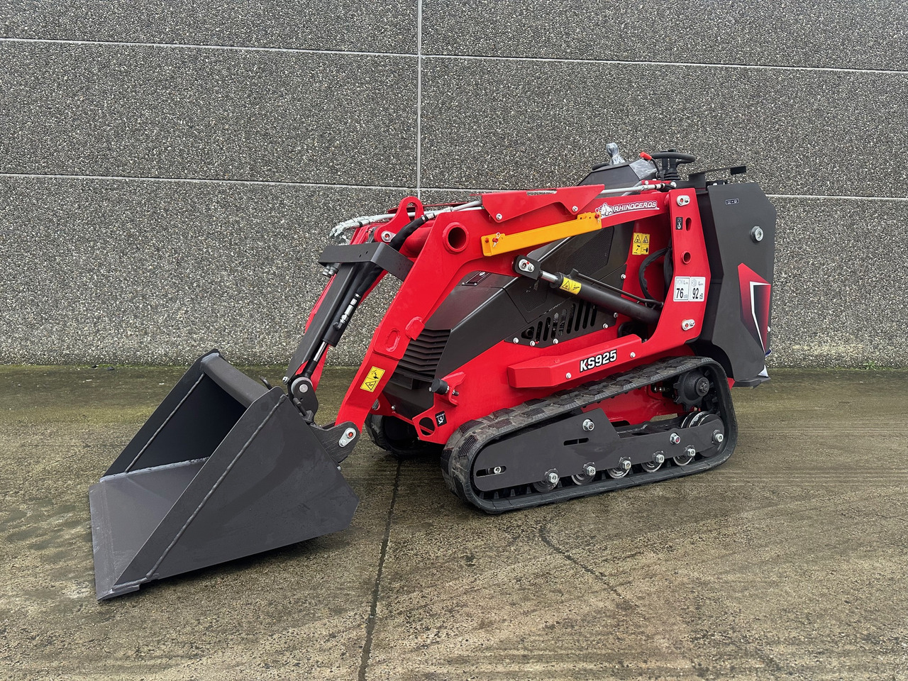 Rhinoceros KS925 - מעמיס היגוי החלקה: תמונה 1 Rhinoceros KS925 - מעמיס היגוי החלקה: תמונה 1
