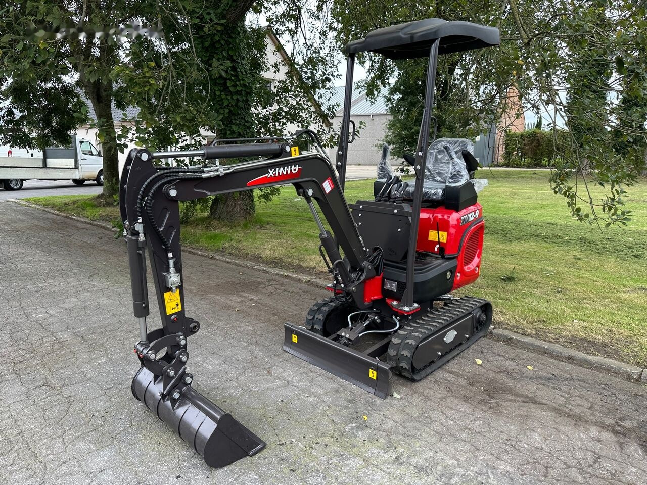 Rhinoceros XN12-9 - מיני מחפר: תמונה 1 Rhinoceros XN12-9 - מיני מחפר: תמונה 1