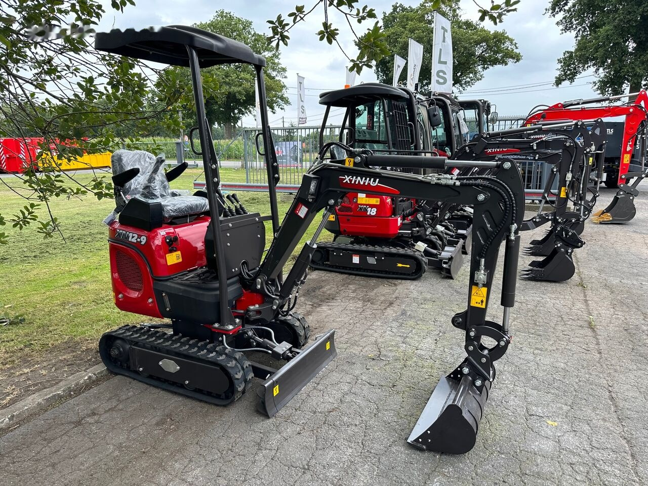 Rhinoceros XN12-9 - מיני מחפר: תמונה 2 Rhinoceros XN12-9 - מיני מחפר: תמונה 2