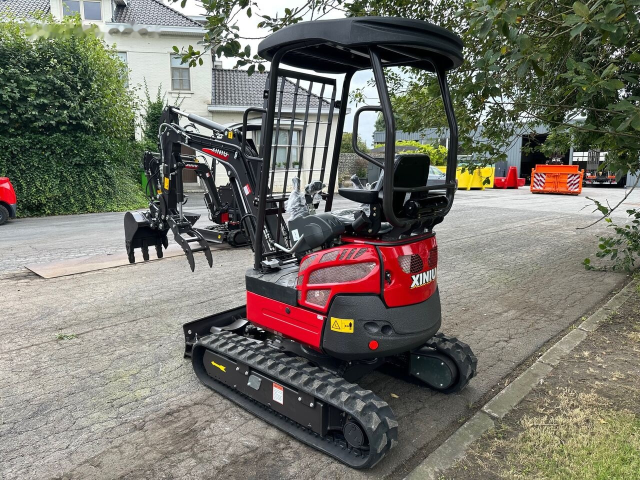 Rhinoceros XN18 - מיני מחפר: תמונה 1 Rhinoceros XN18 - מיני מחפר: תמונה 1