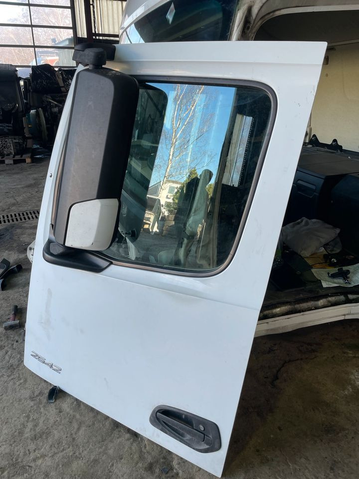 Actros MP4 Fahrertür, Tür Links Weiß Spiegel Innenverkleidung - דלת וחלקים עבור משאית: תמונה 2 Actros MP4 Fahrertür, Tür Links Weiß Spiegel Innenverkleidung - דלת וחלקים עבור משאית: תמונה 2
