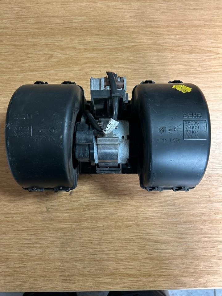 DAF CF Klimaanlage Motor A4584/A4588 - מערכת קירור עבור משאית: תמונה 1 DAF CF Klimaanlage Motor A4584/A4588 - מערכת קירור עבור משאית: תמונה 1
