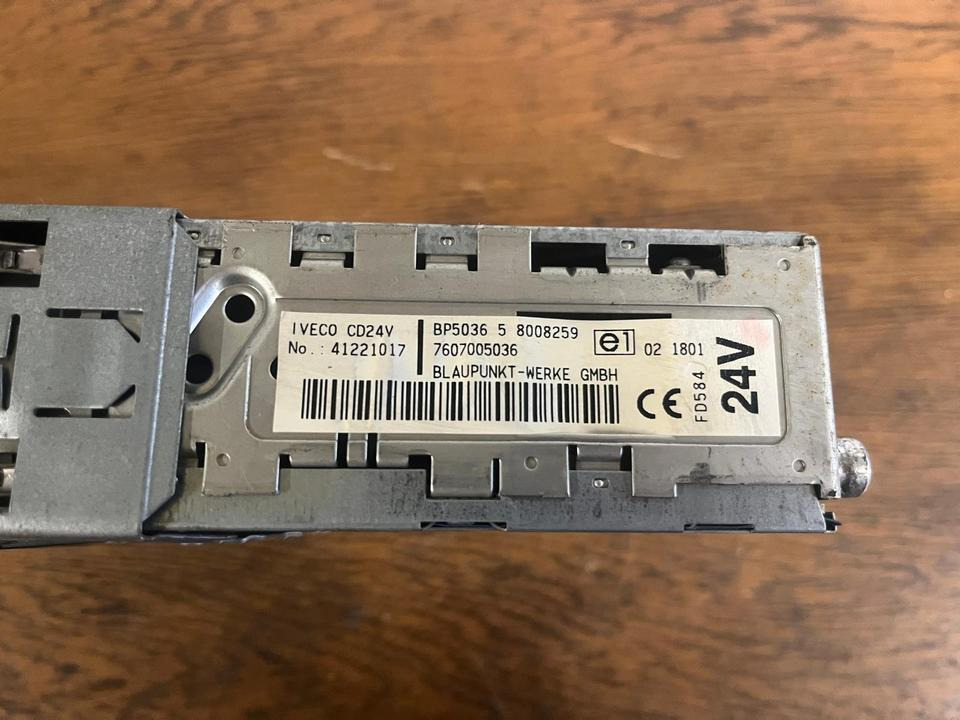 IVECO Blaupunkt Radio CD 24V 41221017 - חלקי חילוף: תמונה 3 IVECO Blaupunkt Radio CD 24V 41221017 - חלקי חילוף: תמונה 3