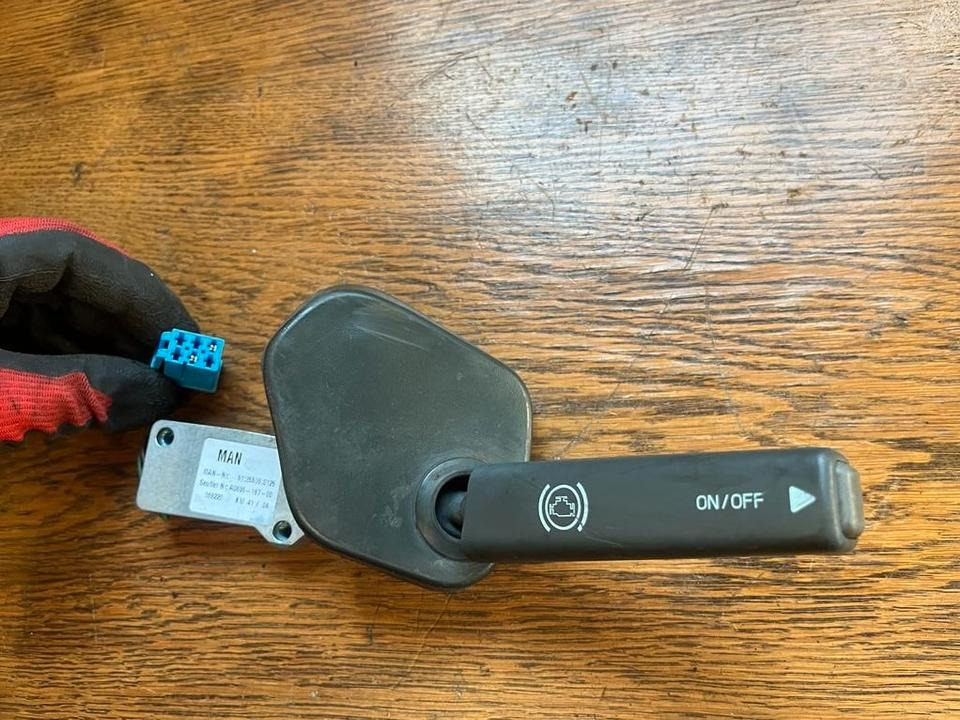 MAN Lenkstockschalter, Schalter, Schalhebel 81255090125 - מתג עמוד היגוי עבור משאית: תמונה 1 MAN Lenkstockschalter, Schalter, Schalhebel 81255090125 - מתג עמוד היגוי עבור משאית: תמונה 1