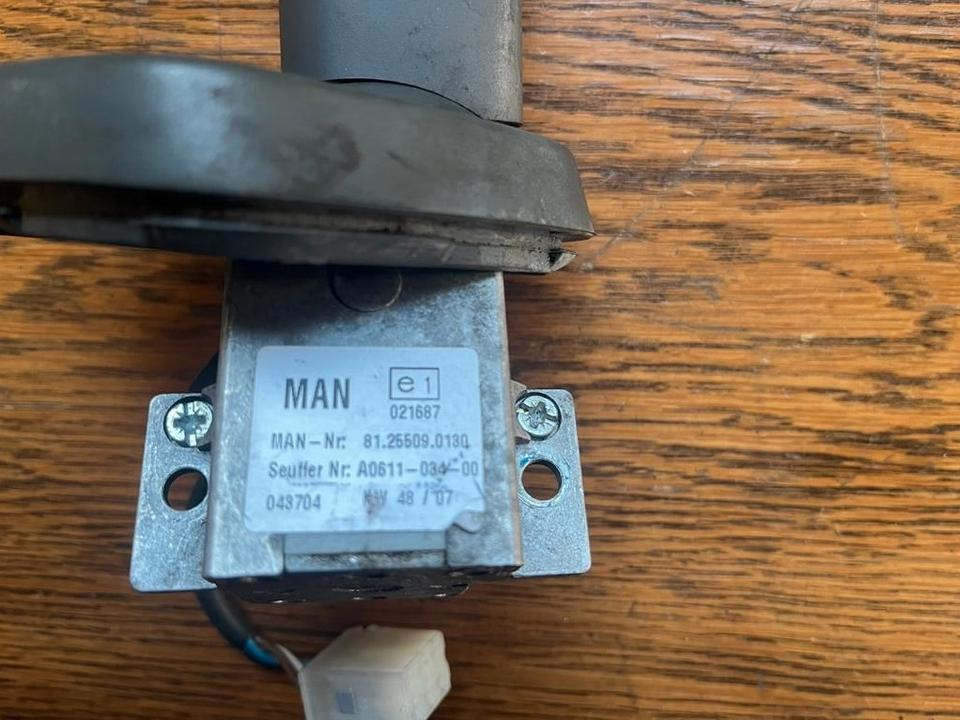 MAN Lenkstockschalter, Schalter, Schalhebel 81255090130 - מתג עמוד היגוי עבור משאית: תמונה 2 MAN Lenkstockschalter, Schalter, Schalhebel 81255090130 - מתג עמוד היגוי עבור משאית: תמונה 2