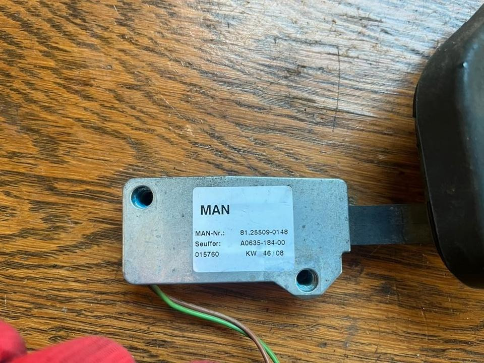 MAN Lenkstockschalter, Schalter, Schalhebel 81255090148 - מתג עמוד היגוי עבור משאית: תמונה 2 MAN Lenkstockschalter, Schalter, Schalhebel 81255090148 - מתג עמוד היגוי עבור משאית: תמונה 2
