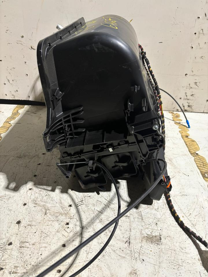 MAN TGL Innenraum Gebläse/Heizung 81.61900.6427 - חימום/ אוורור עבור משאית: תמונה 4 MAN TGL Innenraum Gebläse/Heizung 81.61900.6427 - חימום/ אוורור עבור משאית: תמונה 4