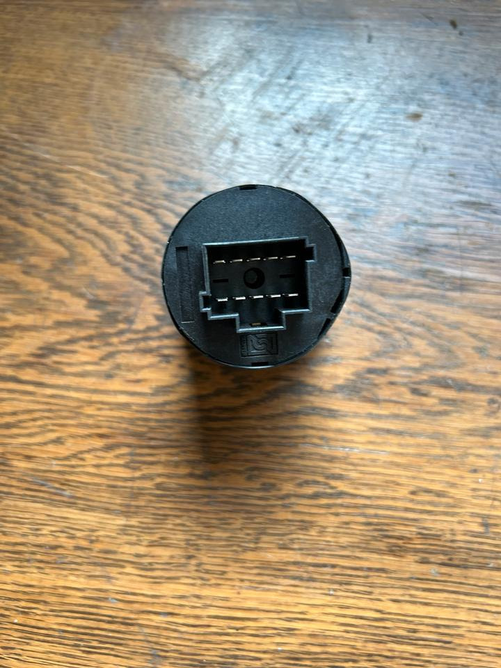 MAN TGL Lichtschalter 81.25505.6877 - מערכת חשמל עבור משאית: תמונה 3 MAN TGL Lichtschalter 81.25505.6877 - מערכת חשמל עבור משאית: תמונה 3