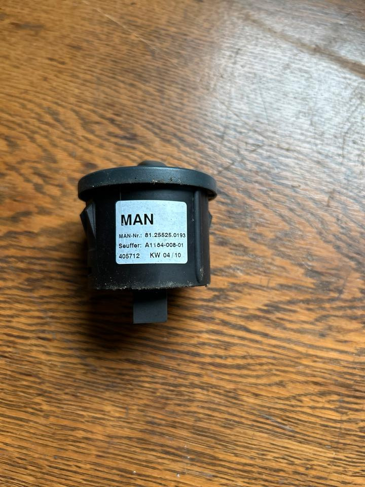 MAN TGL Lichtschalter 81.25525.0193 - מערכת חשמל עבור משאית: תמונה 2 MAN TGL Lichtschalter 81.25525.0193 - מערכת חשמל עבור משאית: תמונה 2