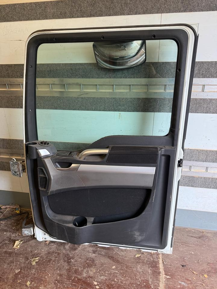 MAN TGX Beifahrertür Weiß Innenverkleidung LN 67 - דלת וחלקים עבור משאית: תמונה 2 MAN TGX Beifahrertür Weiß Innenverkleidung LN 67 - דלת וחלקים עבור משאית: תמונה 2