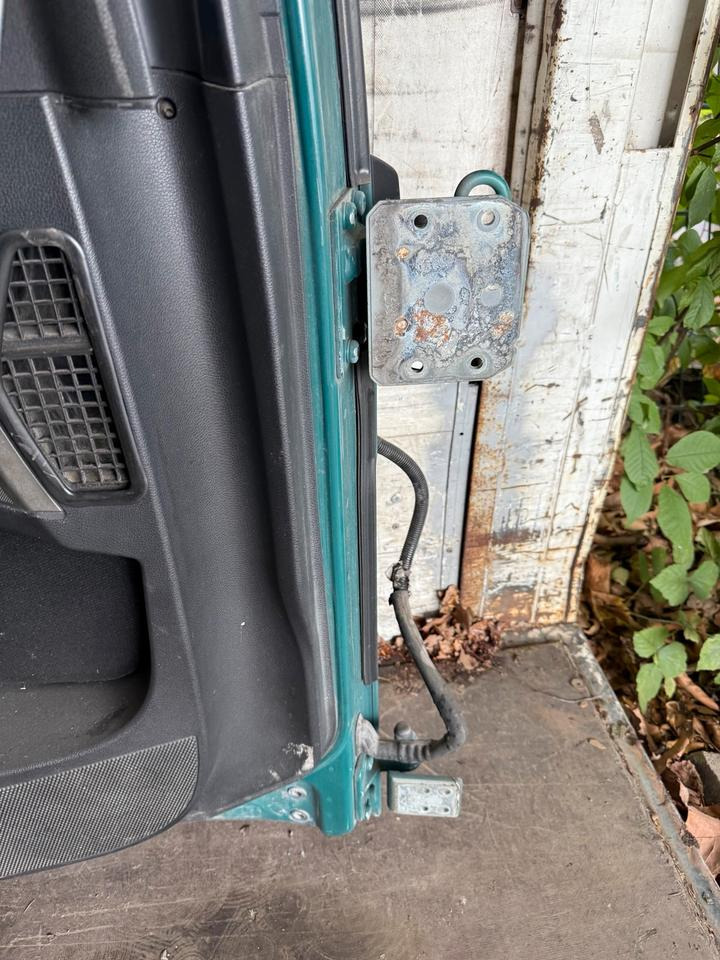 MAN TGX Fahrertür Grün mit Spiegel Innenverkleidung LN 83 - דלת וחלקים עבור משאית: תמונה 3 MAN TGX Fahrertür Grün mit Spiegel Innenverkleidung LN 83 - דלת וחלקים עבור משאית: תמונה 3