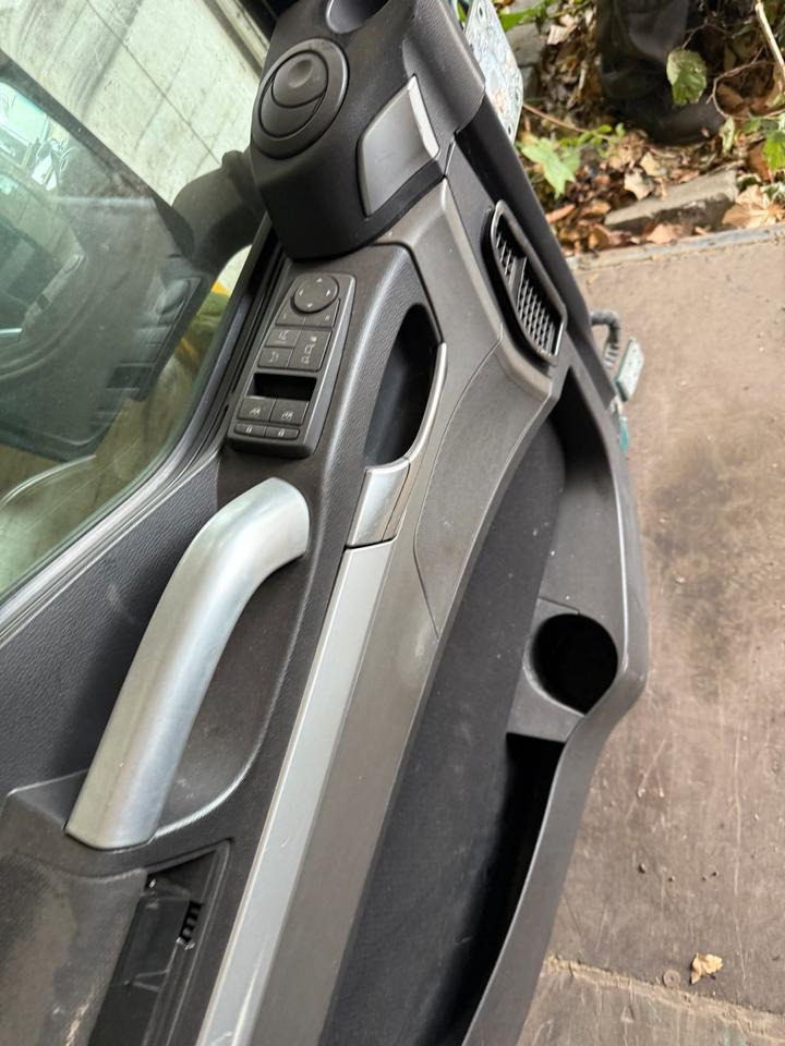 MAN TGX Fahrertür Grün mit Spiegel Innenverkleidung LN 83 - דלת וחלקים עבור משאית: תמונה 4 MAN TGX Fahrertür Grün mit Spiegel Innenverkleidung LN 83 - דלת וחלקים עבור משאית: תמונה 4