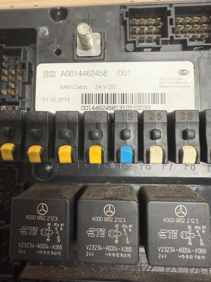 Mercedes Actros MP4 Sicherungskasten A0014462458 - נתיך: תמונה 3 Mercedes Actros MP4 Sicherungskasten A0014462458 - נתיך: תמונה 3