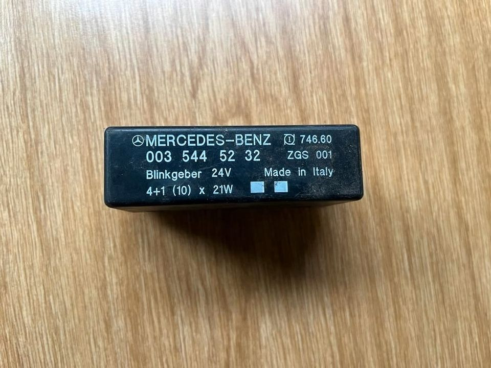 Mercedes Benz Blinkerrelais Blinkgeber 0035445232 - ממסר עבור משאית: תמונה 1 Mercedes Benz Blinkerrelais Blinkgeber 0035445232 - ממסר עבור משאית: תמונה 1