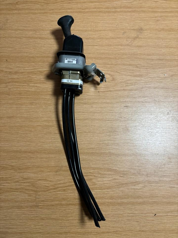 Mercedes KNORR-BREMSE Bremsventil Handbremsventil A0004200284 - שסתום בלמים עבור משאית: תמונה 1 Mercedes KNORR-BREMSE Bremsventil Handbremsventil A0004200284 - שסתום בלמים עבור משאית: תמונה 1