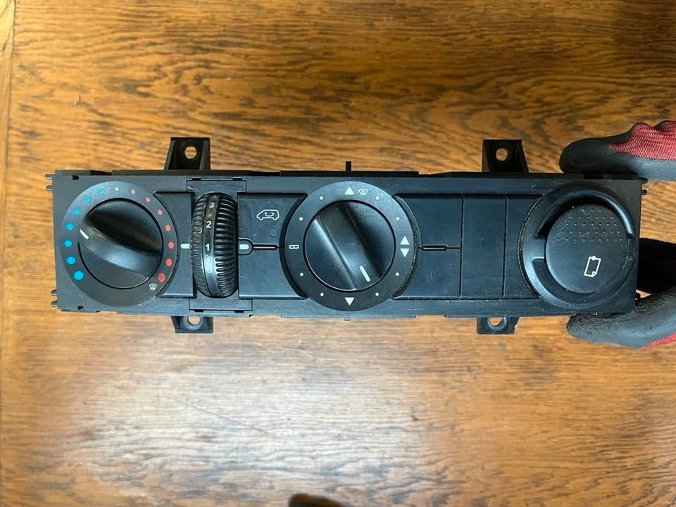VW Crafter Klimabedienteil Klima Heizung 5HB009182 - חימום/ אוורור עבור משאית: תמונה 1 VW Crafter Klimabedienteil Klima Heizung 5HB009182 - חימום/ אוורור עבור משאית: תמונה 1