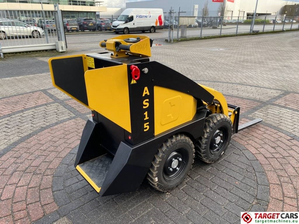 Conmeq AS15 Mini Skid Steer Electric Wheel Loader - מעמיס היגוי החלקה: תמונה 3 Conmeq AS15 Mini Skid Steer Electric Wheel Loader - מעמיס היגוי החלקה: תמונה 3