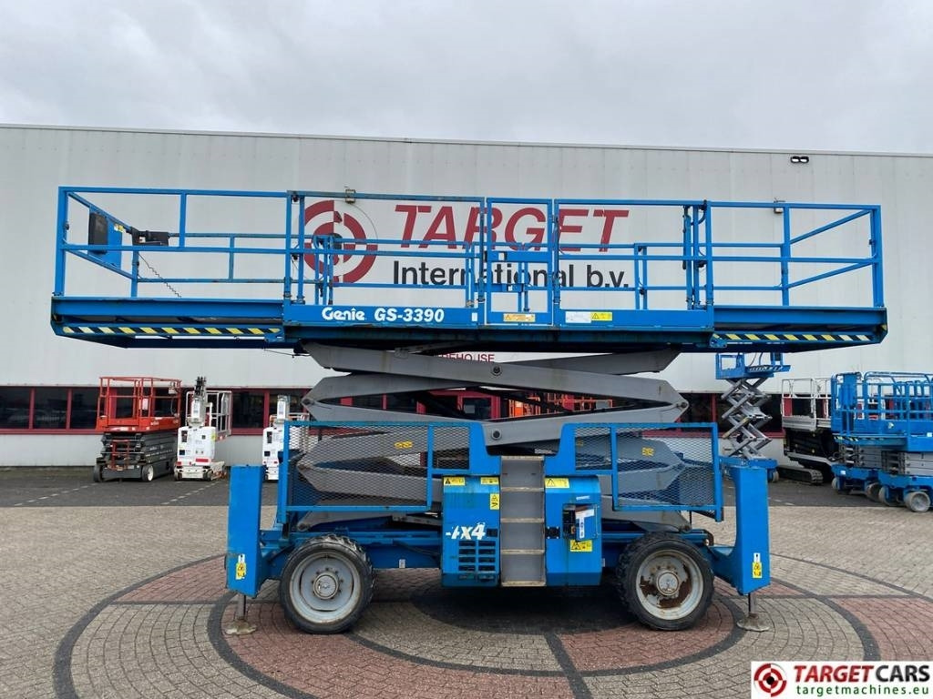 Genie GS-3390RT Diesel 4x4 Scissor Work Lift 1206cm - מעלית מספריים: תמונה 5 Genie GS-3390RT Diesel 4x4 Scissor Work Lift 1206cm - מעלית מספריים: תמונה 5