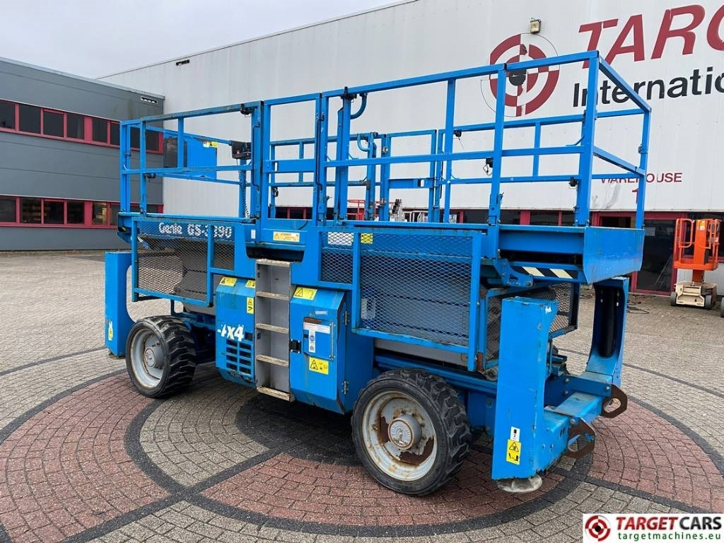 Genie GS-3390RT Diesel 4x4 Scissor Work Lift 1206cm - מעלית מספריים: תמונה 4 Genie GS-3390RT Diesel 4x4 Scissor Work Lift 1206cm - מעלית מספריים: תמונה 4