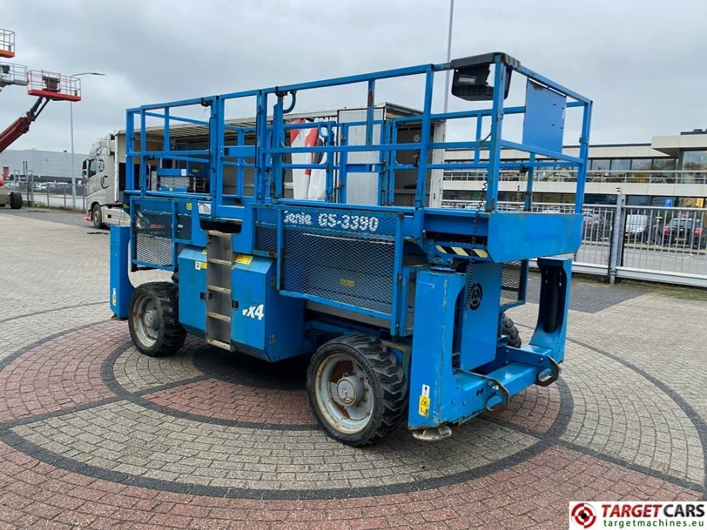 Genie GS-3390RT Diesel 4x4 Scissor Work Lift 1206cm - מעלית מספריים: תמונה 2 Genie GS-3390RT Diesel 4x4 Scissor Work Lift 1206cm - מעלית מספריים: תמונה 2